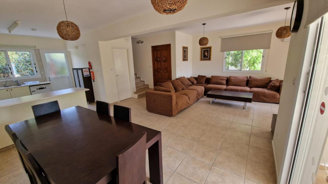 Villa Sofia Coral Bay Bagian luar foto
